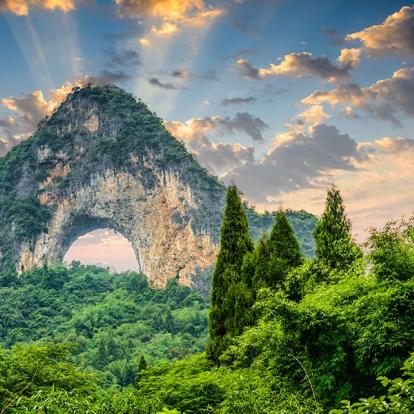 Guilin - Moon Hill, Yangshuo A Découvrir en Chine - Guilin