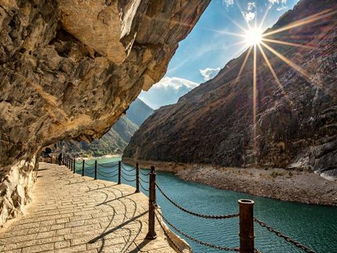Lijiang - Les Gorges Du Saut Du Tigre A Découvrir en Chine - Les Gorges du Saut du Tigre