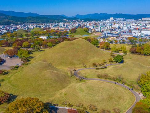 Gyeongju - Parc Des Tumulus Et Autres Tombeaux Royaux Du Centre A Découvrir en Corée du Sud - Gyeongju