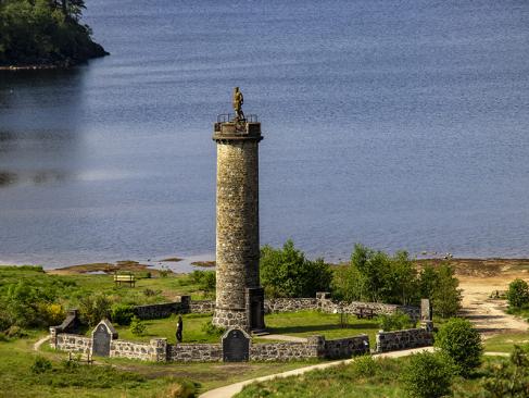 Monument De Glenfinnan Avec Le Loch Shiel A Découvrir en Ecosse - Glenfinnan