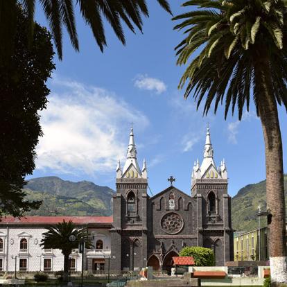 Banos - Église Cathédrale De La Vierge De L'eau Bénite (Nuestra Señora Del Agua Santa) A Découvrir en Equateur - Banos
