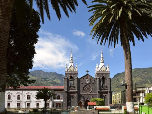 Banos - Église Cathédrale De La Vierge De L'eau Bénite (Nuestra Señora Del Agua Santa) A Découvrir en Equateur - Banos