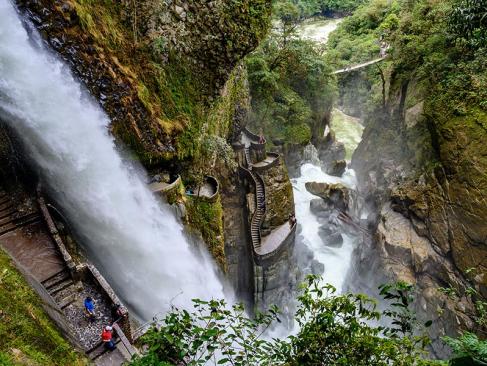 Banos - Vue Aérienne De La Cascade Del Diablo A Découvrir en Equateur - Banos