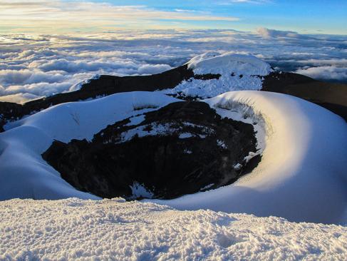 Cratère Du Volcan Actif Cotopaxi A Découvrir en Equateur - Volcans Cotopaxi & Chimborazo