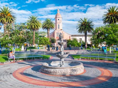 Otavalo - Parc Simón Bolivar A Découvrir en Equateur - Otavalo