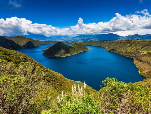 Lagune De Cuicocha à L'intérieur Du Cratère Du Volcan Cotacachi A Découvrir en Equateur - Otavalo