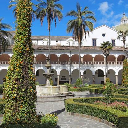 Quito - Cour Intérieure De L'église De San Francisco A Découvrir en Equateur - Quito
