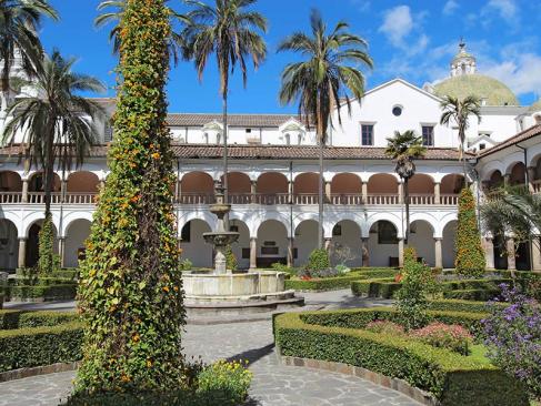 Quito - Cour Intérieure De L'église De San Francisco A Découvrir en Equateur - Quito