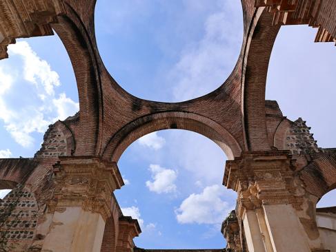 Antigua - Ruines De La Cathédrale De Santiago A Découvrir au Guatemala - Antigua