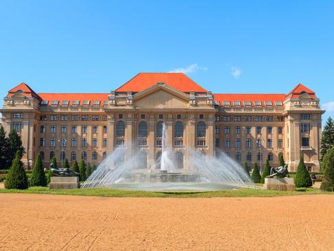 Debrecen Université A Découvrir en Hongrie - Debrecen