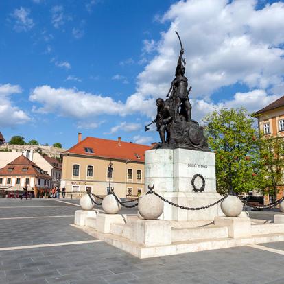 Eger - Place Dobo A Découvrir en Hongrie - Eger