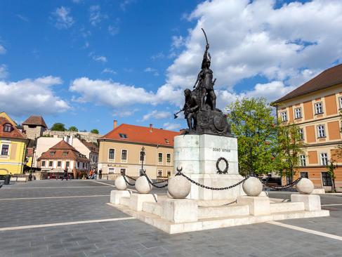 Eger - Place Dobo A Découvrir en Hongrie - Eger