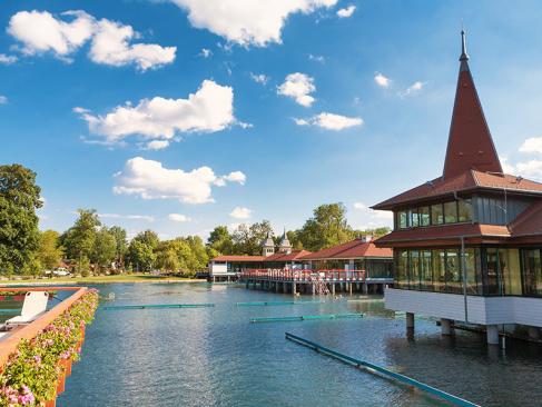 Bain Thermal Du Lac Heviz A Découvrir en Hongrie - Heviz