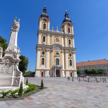 Kalocsa - St. Mary Cathedral A Découvrir en Hongrie - Kalocsa