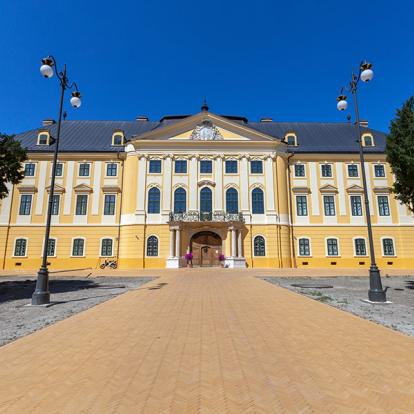 Le Palais Archiépiscopal De Kalocsa A Découvrir en Hongrie - Kalocsa