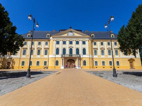 Le Palais Archiépiscopal De Kalocsa A Découvrir en Hongrie - Kalocsa