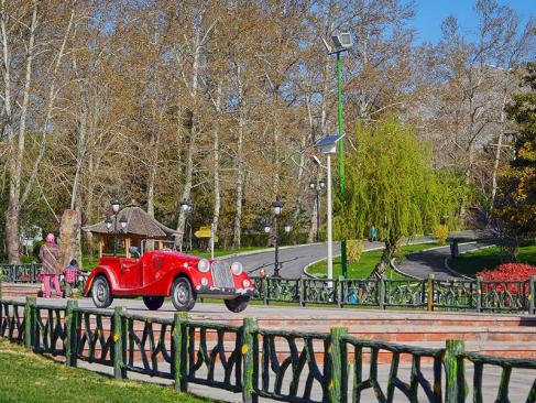 Téhéran - Entrée Du Parc Mellat A Découvrir en Iran - Téhéran