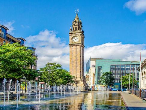 Belfast - Albert Memorial Clock Tower A Découvrir en Irlande - Belfast