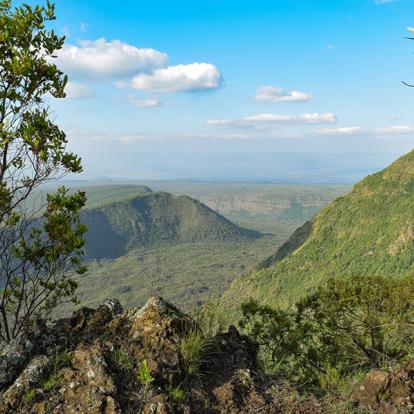 Cratère Volcanique Sur Le Mont Suswa, Vallée Du Rift A Découvrir au Kenya - La Vallée du Rift
