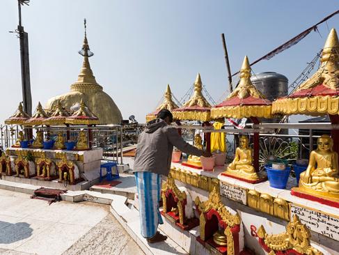 A Découvrir au Myanmar - Le Mont Kyaiktiyo et son Rocher d'Or