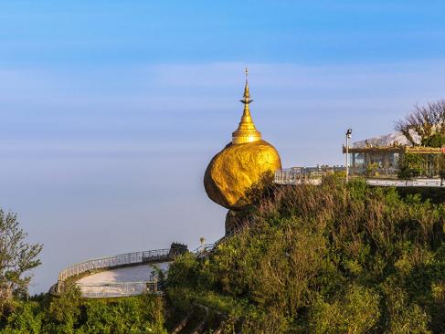 A Découvrir au Myanmar - Le Mont Kyaiktiyo et son Rocher d'Or