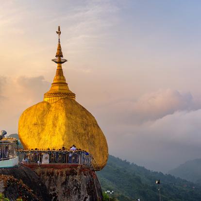 A Découvrir au Myanmar - Le Mont Kyaiktiyo et son Rocher d'Or