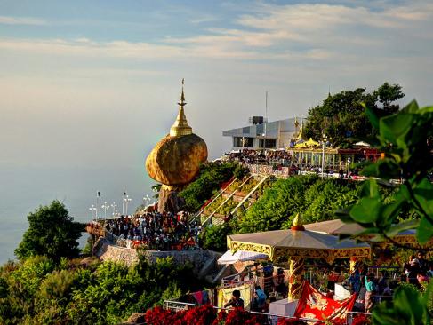 A Découvrir au Myanmar - Le Mont Kyaiktiyo et son Rocher d'Or