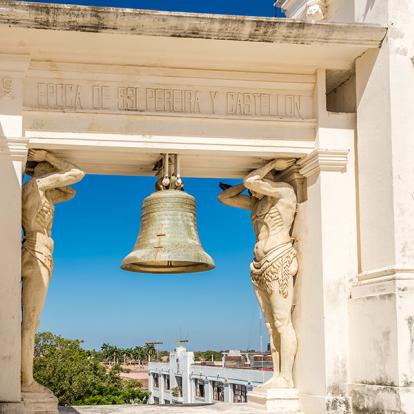 Leon - Vue Sur La Cloche De La Basilique De L'Assomption De La Bienheureuse Vierge Marie A Découvrir au Nicaragua - Leon
