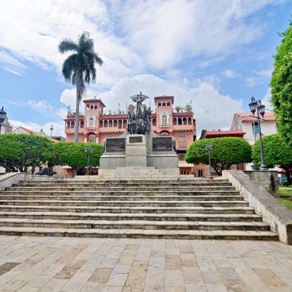 Panama City - Casco Viejo - Plaza Bolivar A Découvrir au Panama - Panama City