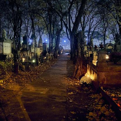 Varsovie - Memento Mori - Lumières Et Tombes à La Toussaint Au Cimetière Powazki A Découvrir en Pologne - Varsovie