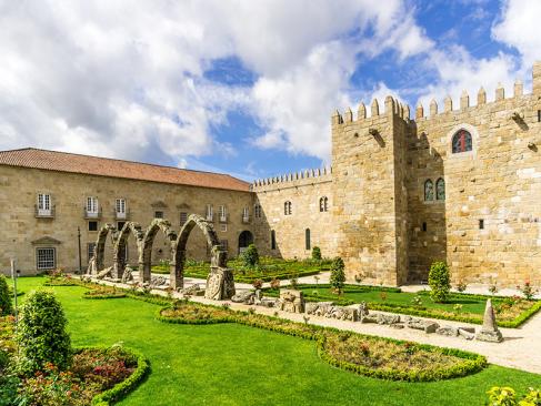 Braga - Vue Sur Le Jardin De La Cour Des Archevêques A Découvrir au Portugal - Braga