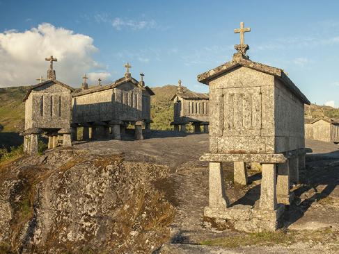 Braga - Le Groupe D'espigueiros Dans La Colonie Soajo Du Parc National De Peneda-Geres A Découvrir au Portugal - Braga