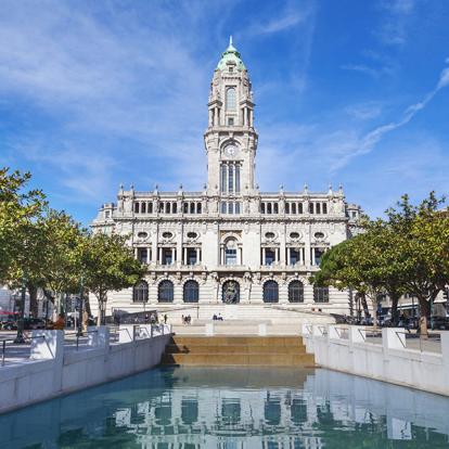 Hôtel de ville de Porto sur l'Avenida Dos Aliados A Découvrir au Portugal - Porto