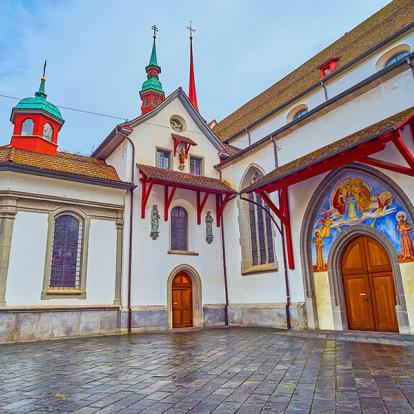 Lucerne - Eglise Des Franciscain A Découvrir en Suisse - Lucerne