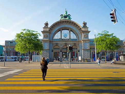 Lucerne - Gare A Découvrir en Suisse - Lucerne