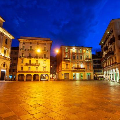 Lugano - Place Principale Piazza Riforma A Découvrir en Suisse - Lugano