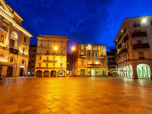 Lugano - Place Principale Piazza Riforma A Découvrir en Suisse - Lugano