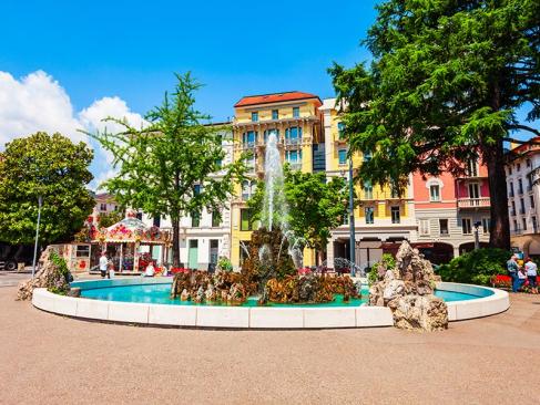 Lugano - Fontaine De La Place Piazza Manzoni A Découvrir en Suisse - Lugano