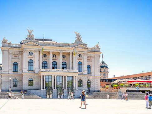 Zurich - Opernhaus A Découvrir en Suisse - Zurich