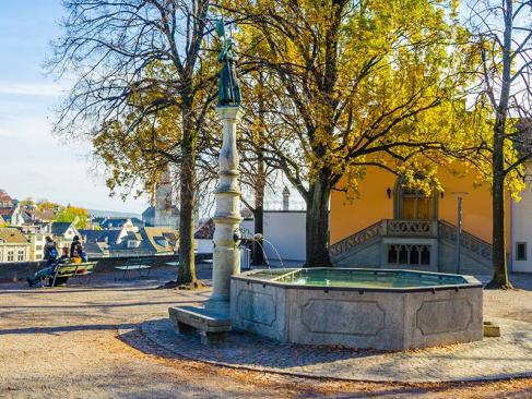 Zurich Lindenhof A Découvrir en Suisse - Zurich