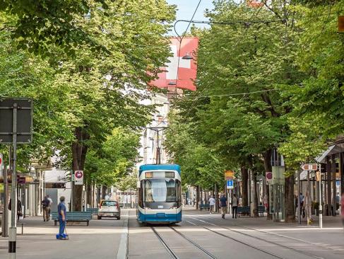 Rue Commerçante De Zurich, Bahnhofstrasse A Découvrir en Suisse - Zurich