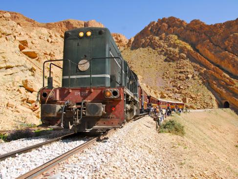 Tozeur - Le Train Surnommé Le Lezard Rouge A Découvrir en Tunisie - Tozeur
