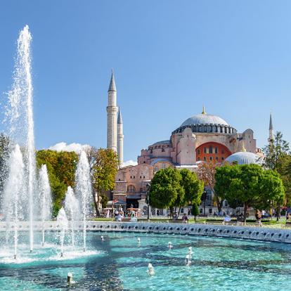 Istanbul - Fontaine Pittoresque Sur La Place Sultanahmet Et La Basilique Sainte-Sophie A Découvrir en Turquie - Istanbul