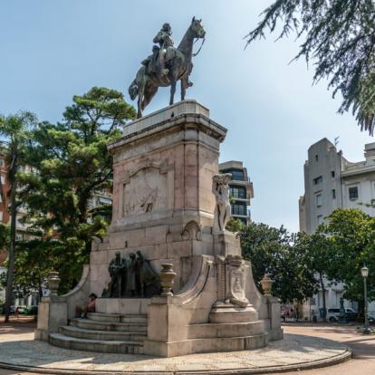 Montevideo - Statue of General Don Bruno de Zabala A Découvrir en Uruguay - Montevideo