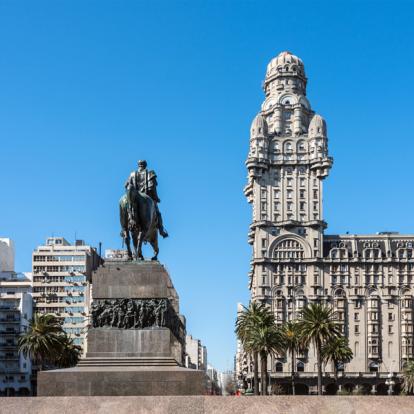 Montevideo - Salvo Palace sur la Place de l'Independence A Découvrir en Uruguay - Montevideo