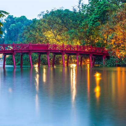 Hanoi - Lac Hoan Kiem Lake et Pont Rouge A Découvrir au Vietnam - Hanoi