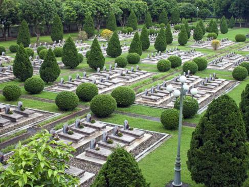 Dien Bien Phu - Cimetière Militaire A Découvrir au Vietnam - Dien Bien Phu
