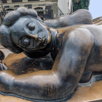 Medellin - Statues In Front Of Botero Museum A Découvrir en Colombie - Medellin