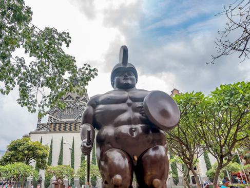 Medellin - Statues In Front Of Botero Museum A Découvrir en Colombie - Medellin