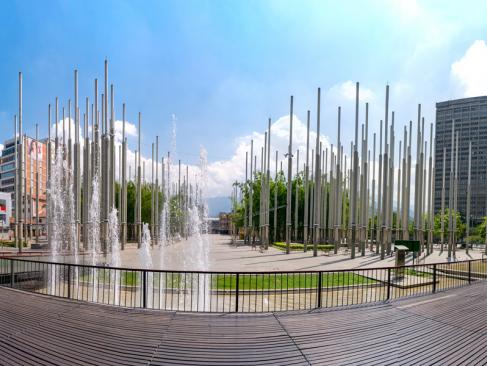 Medellin - Cisneros Square - Park Of The Lights A Découvrir en Colombie - Medellin